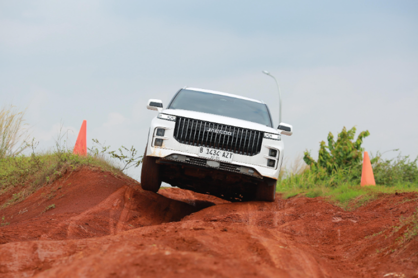 Kapabilitas Offroad Jaecoo J7 AWD di Medan Berat