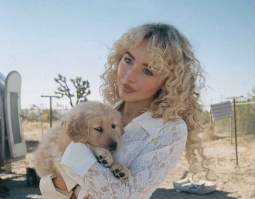 Sabrina Carpenter dalam video klip Manchild. (Instagram @sabrinacarpenter)