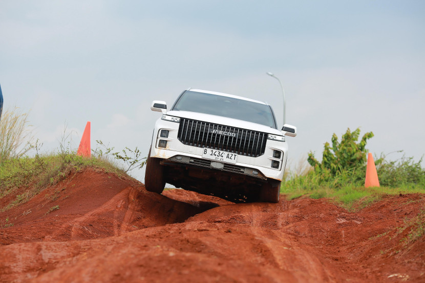 JAECOO J7 AWD di Track Off-road Pagedangan (Doc. JAECOO Indonesia).