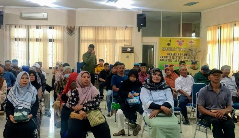 Puluhan calon penerima bantuan RTLH mengikuti sosialisasi dari Disrumkim Kota Depok, di Kecamatan Bojongsari, Selasa (01/07/2025). (Foto:Dok Diskominfo Kota Depok) 