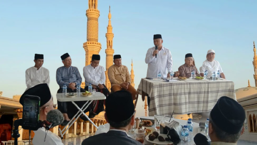 Wali Kota Depok Supian Suri menyampaikan pandangannya pada pertemuan para ulama dan tokoh masyarakat terkait Rencana Pembangunan Masjid Agung Depok. 