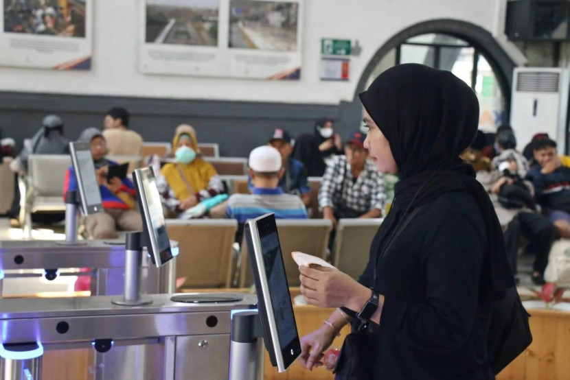 Ilustrasi. Pelanggan telah memanfaatkan teknologi face recognition dalam perjalanan mereka. (Foto: Humas PT KAI)