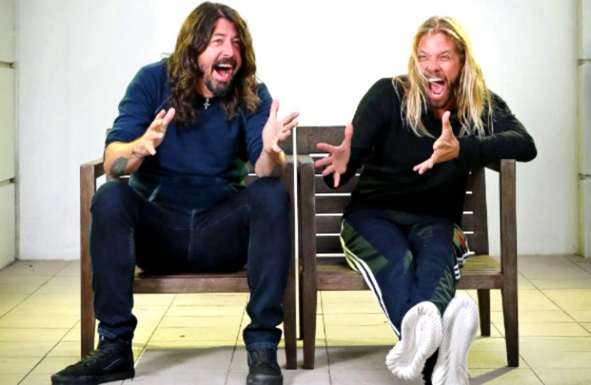 Dave Grohl Beri Penghormatan kepada Taylor Hawkins