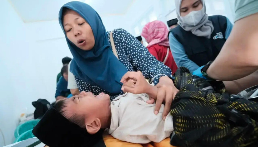Seorang anak berteriak menangis saat mengikuti khitanan gratis yang digelar Dinkes Kota Depok, Jumat (04/07/2025). (Foto: Dok Diskominfo Kota Depok (