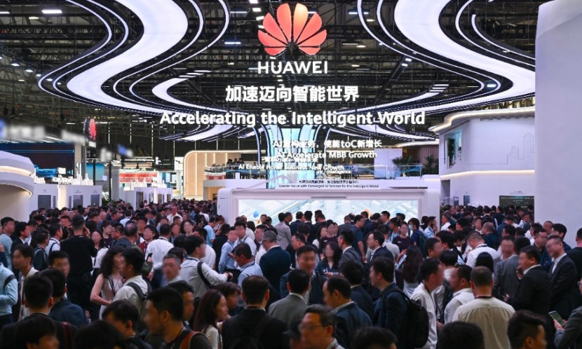 Huawei Tunjukkan Perkembangan 5G-A dan Keunggulan Skenario AI Berbasis di MWC Shanghai 2025