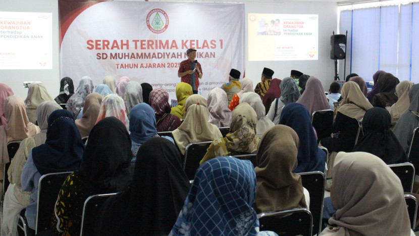 Parenting oleh Drs. Dwiyono Irianto, M.M terkait Kewajiban Orang tua Terhadap Pendidikan Anak