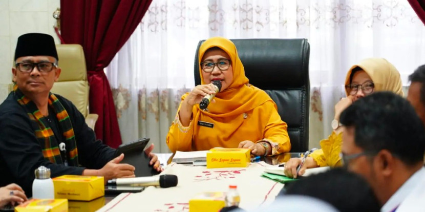 Pj Sekda Kota Depok, Nina Suzana memimpin Rakor bersama KONI Kota Depok, Kamis (03/07/2025). (Foto: Dok Diskominfo Kota Depok)