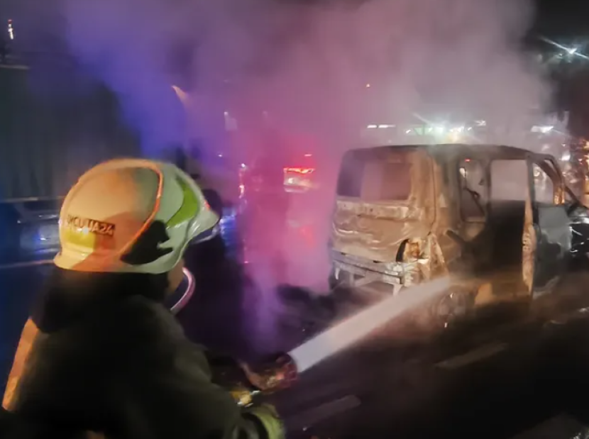 Api berhasil dipadamkan sekitar 16 menit setelah tim pemadan kebakaran tiba di lokasi. Dok. @bdg.siaga113.uptselatan