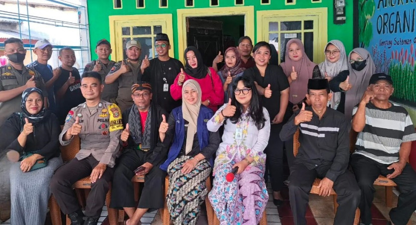 Jajaran aparat Kelurahan Ratujaya dan didukung Dinkes, Satpol PP dan pihak melaksanakan program pembinaan Kampung KTR, di Ratujaya, Kamis (10/07/2025). (Foto: Dok Diskominfo Kota Depok)