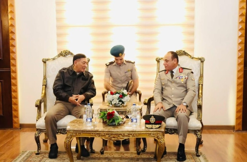Menhan Sjafrie Sjamsoeddin bertemu Menhan Mesir Jenderal Abdel Mageed Saqr di Kairo pada Sabtu (12/7/2025). Sumber: Kemenhan