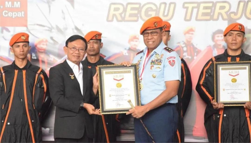Kopasgat TNI AU meraih rekor Muri. Sumber: Dispenau