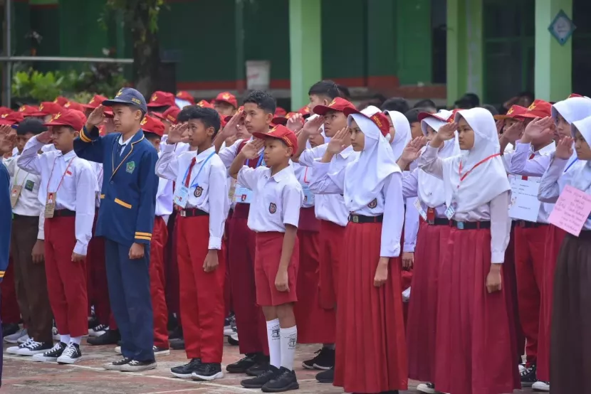 Para pelajar SD saat mengikuti pembukaan MPLS di SMP 7 Kota Sukabumi, Senin(14/7/2025). Dok pemkot sukabumi