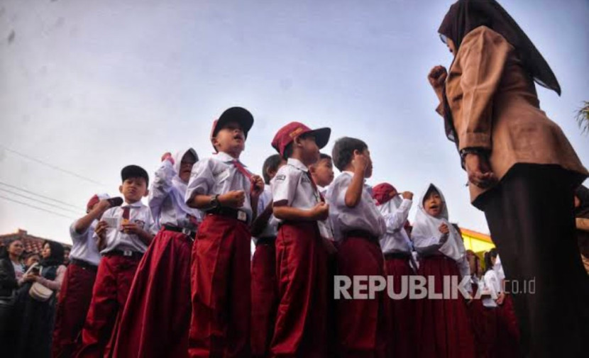 Hari pertama anak masuk sekolah. (Foto: Dok REPUBLIKA)