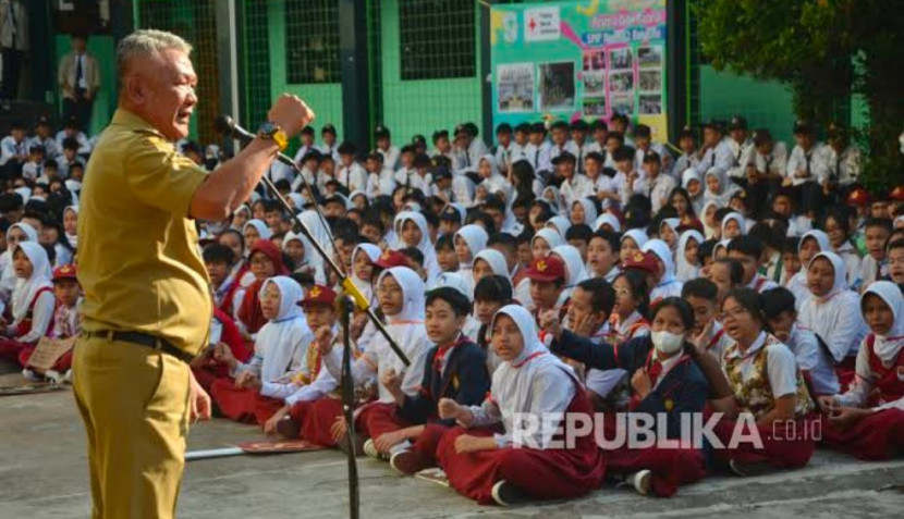 Siswa masuk sekolah siap-siap melaksanakan MPLS. (Foto: Dok REPUBLIKA)