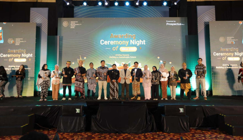 Pertamina Patra Niaga meraih 14 penghargaan dari berbagai kategori di ajang Indonesia Social Responsibility Award (ISRA) 2025 yang berlangsung di The Alana Yogyakarta Hotel & Convention Center, Kamis (10/07/2025) lalu. (Foto: Dok RUZKA INDONESIA)