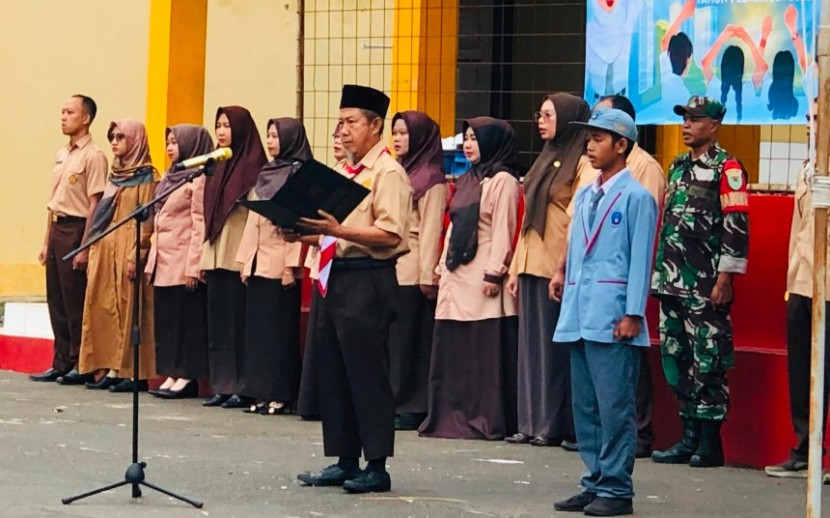 Kepala SMAN 28 Garut, Effen Heryana, S.Pd.,M.Pd membuka MPLS Pancawaluya bagi siswa baru tahun pelajaran 2025/2026. (Foto : Ridwan/RUZKA INDONESIA) 