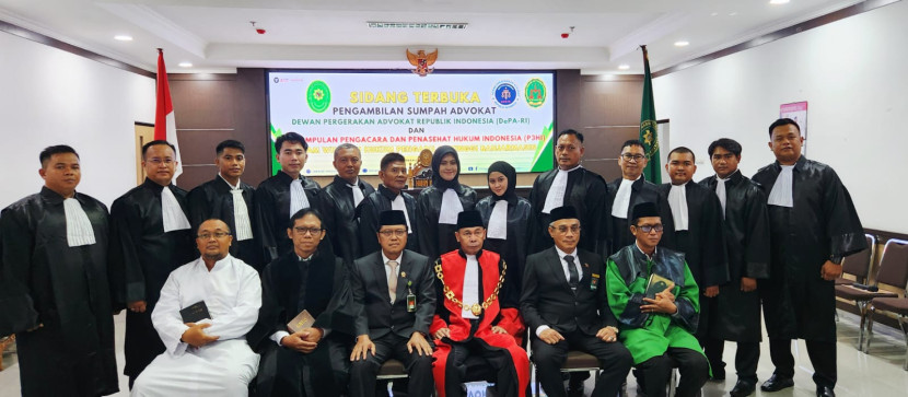 Penyumpahan advokat baru Dewan Pergerakan Advokat Republik Indonesia (DePA-RI) di Banjarmasin,Kalimantan Selatan, Selasa (15/07/2025). Foto : dok