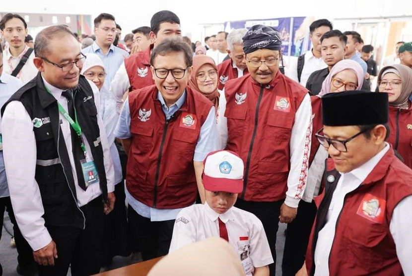 Menkes Budi, Mensos Saifullah dan Cak Imin memantau CKG. (Kemenkes)