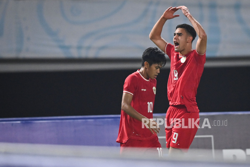 Luapan kegembiraan penyerang Timnas U-23 Jens Raven.