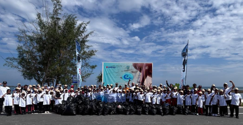 Rangkaian Clean Up the World di Belitung dibuka dengan seremoni resmi dan pelepasliaran tukik ke laut. dok Suzuki