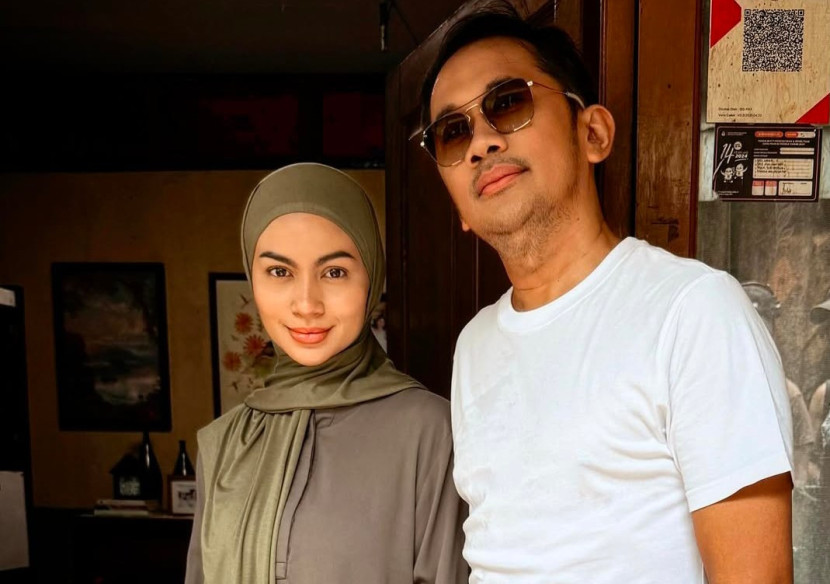 Pose berdua aktris Ariel Tatum dan Hanung Bramantyo. (Foto: Dok RUZKA INDONESIA) 