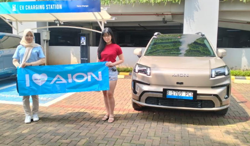Tampak proses serah terima AION ke tangan konsumen