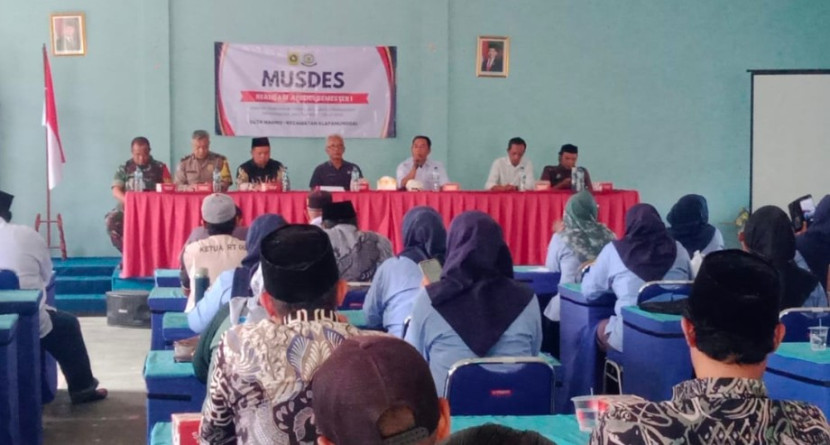 Musdes Nambo terkait komitmen kuat terhadap transparansi dan akuntabilitas dalam pengelolaan keuangan desa. (Foto: Dok Dwi Retno)