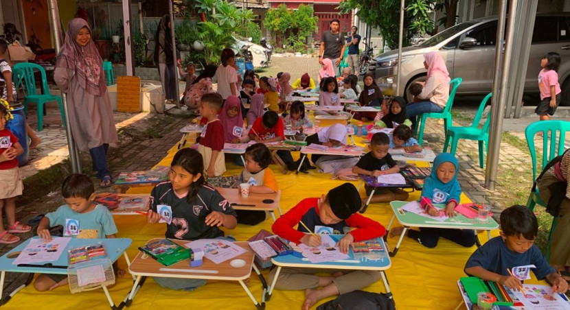 Anak-anak ikuti lomba mewarnai dalam rangka perayaan Hari Anak Nasional (HAN), di Perumahan D’marco Diamond Cluster Casablanca, Kota Depok, pada Ahad (20/07/2025). (Foto: Dok panitia)