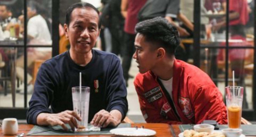 Mantan Presiden RI Joko Widodo dan Ketua PSI Kaesang Pangarep. (Foto: Dok RUZKA INDONESIA)