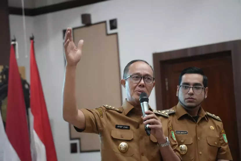 Wali Kota Sukabumi Ayep Zaki saat peluncuran koperasi kelurahan merah putij di Balai Kota Sukabumi, Senin (21/7/2025). Dokpim pemkot sukabumi