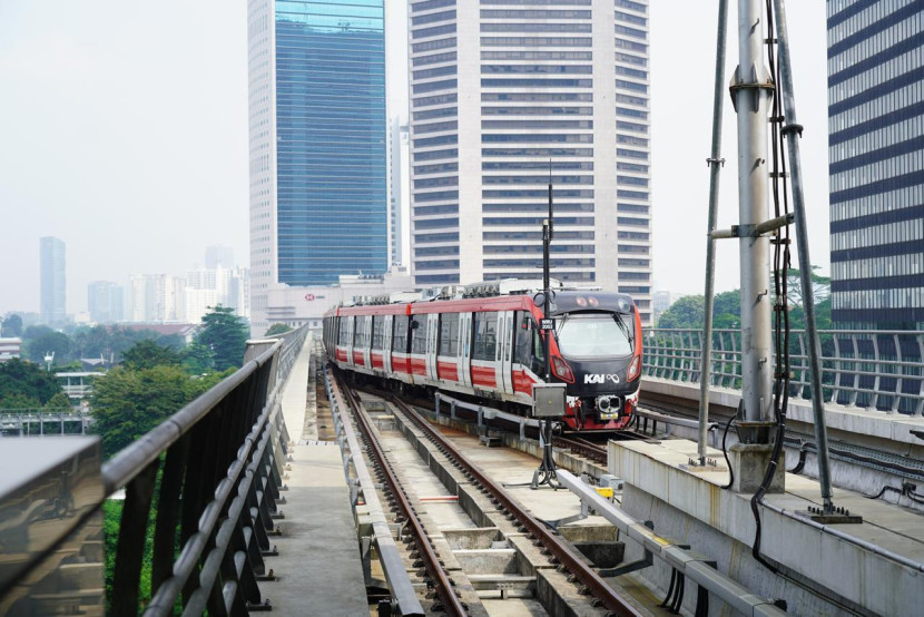 Ilustrasi. Tren penggunaan transportasi publik pada akhir pekan dan hari libur nasional terus menunjukkan peningkatan. (Foto: Humas LRT Jabodebek)