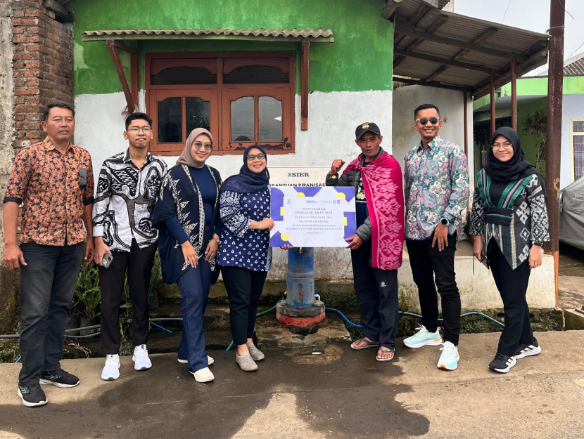 PT SIER serahkan bantuan CSR kepada warga Tosari, Pasuruan. FOTO: Humas PT SIER