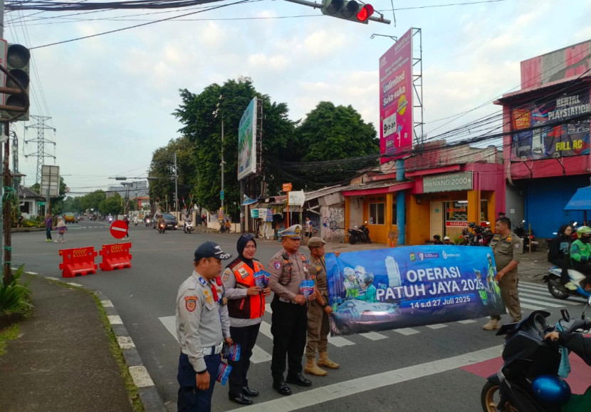 Giat imbauan tertib lalu lintas Operasi Patuh Jaya Polrestro Depok. (Foto: Dok RUZKA INDONESIA)