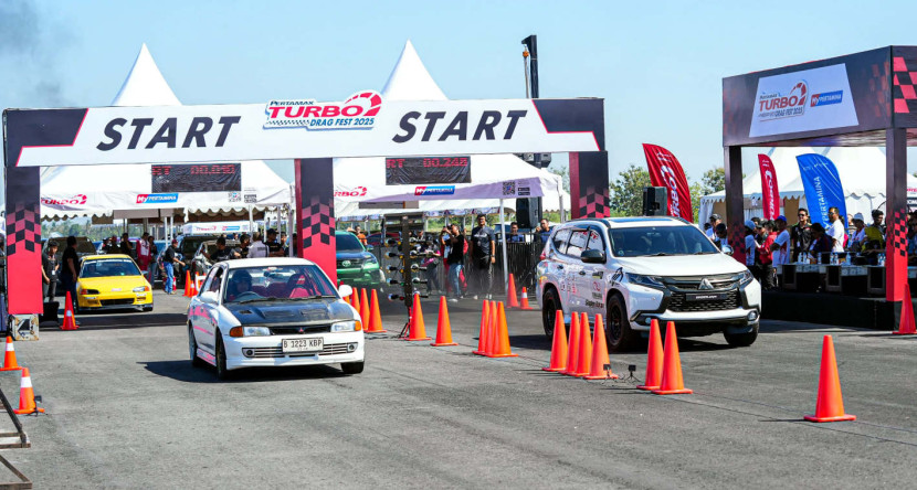 Atmosfer persaingan yang ketat sekaligus meriah tercipta sepanjang event Pertamax Turbo Drag Fest 2025, dengan partisipasi para pembalap hingga komunitas lokal yang ikut meramaikan. (Foto: Dok RUZKA INDONESIA)
