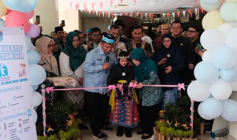 Wali Kota Depok, Supian Suri meresmikan Rumah Kreatif Anak Istimewa (RKAI) di Gedung Perpustakaan Umum Kota Depok, Kamis (24/07/2025). (Foto: Dok Diskominfo Kota Depok) 
