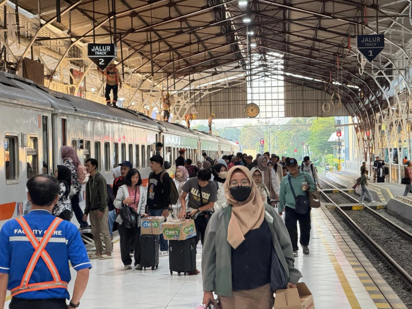 Ilustrasi. Sekarang adalah waktu yang pas untuk menikmati perjalanan dengan suasana lebih tenang dan harga tetap hemat dengan memanfaatkan tiket promo KAI. (Foto: Humas KAI)