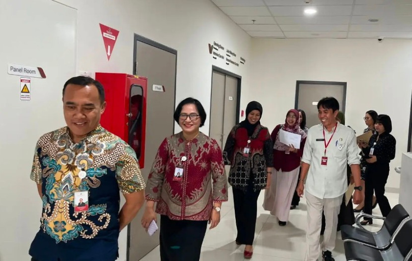 DP3AP2KB Kota Depok sedang melaksanakan monitoring dan evaluasi (monev) terhadap sarana dan prasarana (sarpras) yang responsif gender dan ramah anak di 30 titik fasilitas publik. (Foto: Dok Diskominfo Kota Depok)