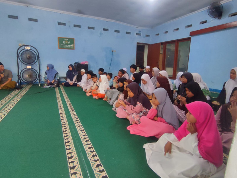 Segenap yatim dhuafa Yayasan Darul Aitam Asy'ari, Depok