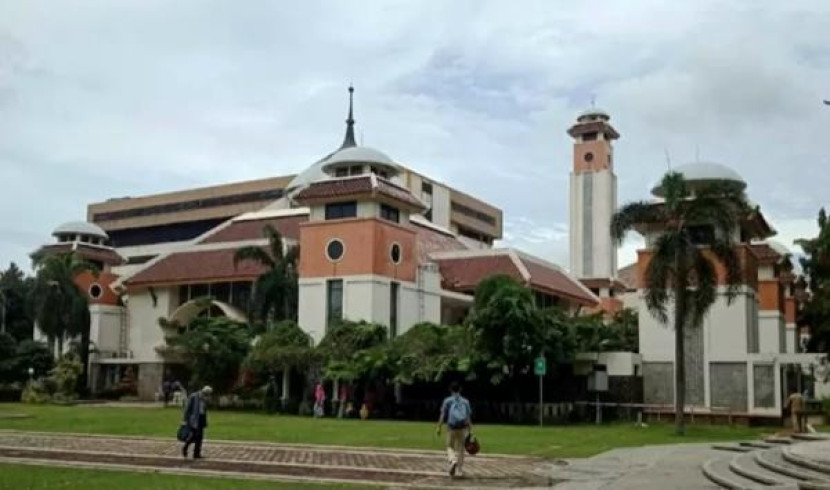Masjid Baitul Kamal yang berada di kawasan Pusat Pemerintahan Kota Dpwok.