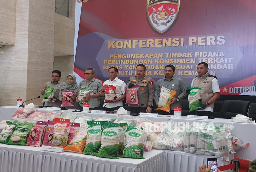 Satgas Pangan Polri sita 201 ton beras kelas premium dan medium dari berbagai merek.