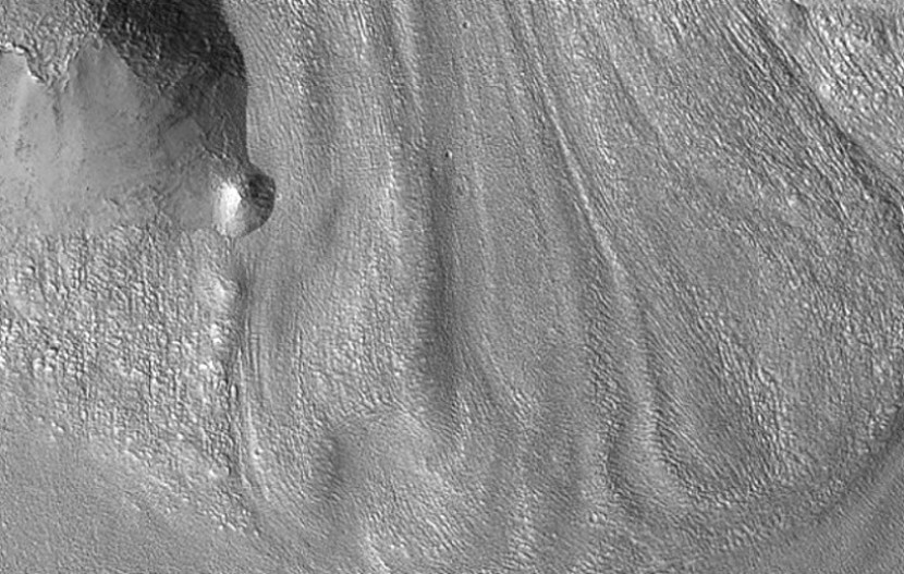  Ini adalah contoh gletser yang tertutup puing di Mars/NASA/JPL-Caltech/Universitas Arizona.