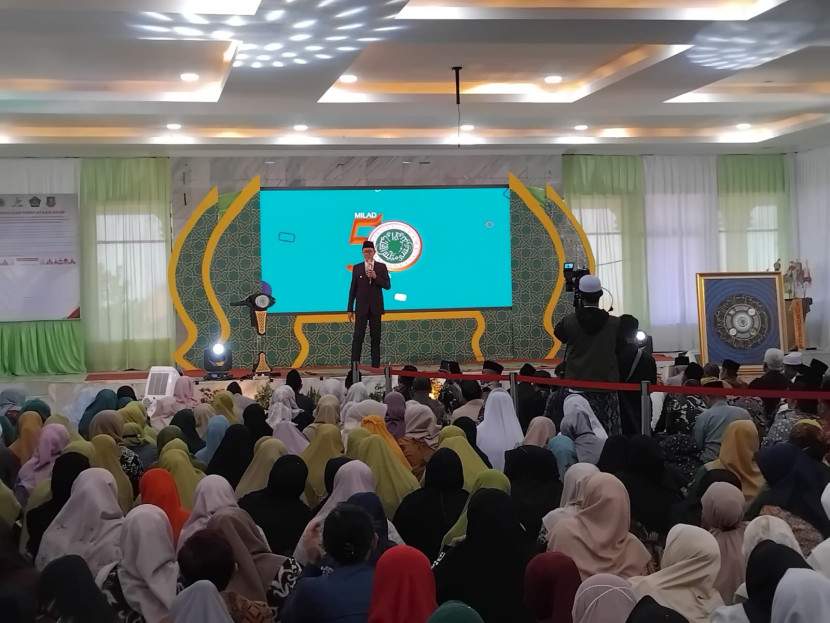 Wali Kota Sukabumi Ayep Zaki saat menghadiri peringatan milad MUI ke 50 di Gedung Pusat Kajian Islam, Sabtu (26/7/2025).