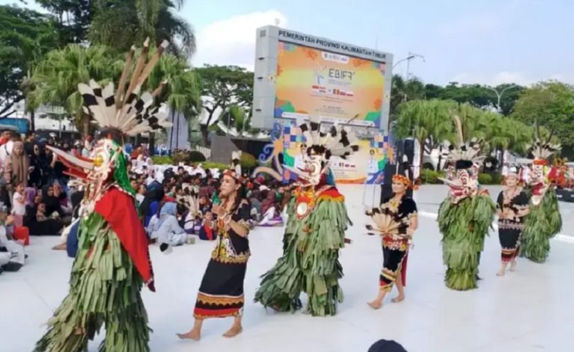 Pesona Tari Hudoq di ajang EBIFF 2025. (Adpimprov)