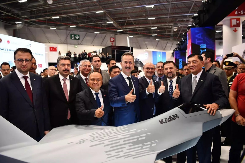 Sekretaris Industri Pertahanan Turki Prof Haluk Gorgun dan Menhan Sjafrie Sjamsoeddin. Sumber: TRT