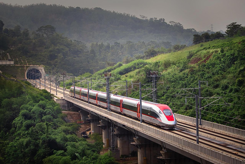 Ilustrasi. KCIC mengajak seluruh penumpang Whoosh untuk tidak melakukan tindakan yang melanggar hukum, serta bersama-sama menjaga keamanan dan kenyamanan perjalanan. (Foto: Corporate Communication KCIC)