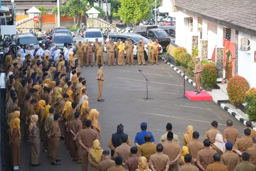 Pencanangan gerakan donor darah dalam apel pagi di lingkup Pemkot Sukabumi, Senin (28/7/2025). Dokpim Pemkot Sukabumi