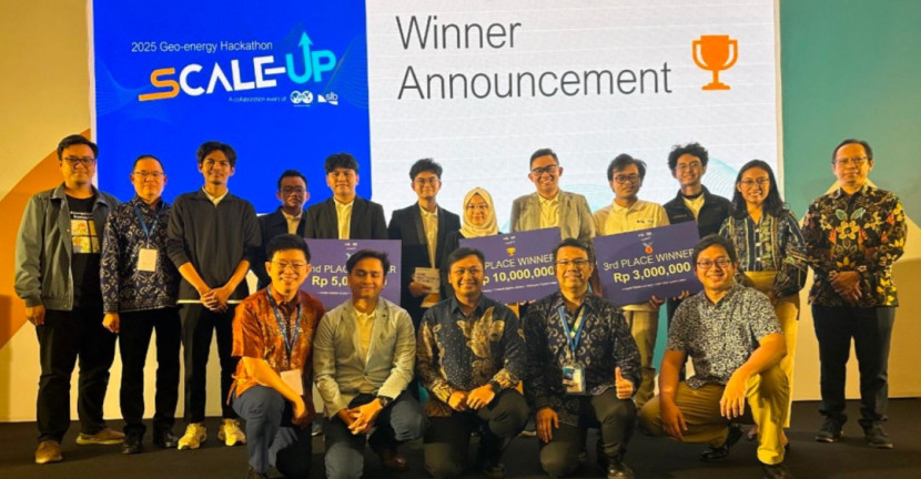 Tiga mahaiswa UPER berhasil meraih juara kedua dalam kompetisi 2025 Geo-energy Hackathon SCALE UP, yang diselenggarakan oleh SLB dan Society of Petroleum Engineers International. (Foto: Dok UPER)