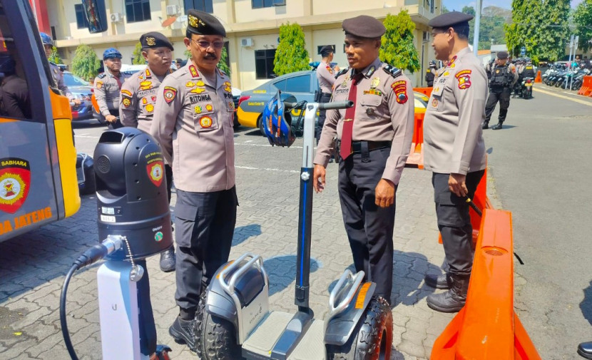 Tim supervisi dari Baharkam Polri mengecek kesiapan sarpras satuan Sabhara serta kepala satuan Pamobvit di jajaran Polda Jateng. (Foto: Dok Baharkam Polri)