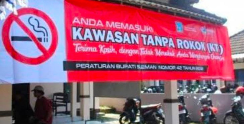 Spanduk kawasan tanpa toko di kantor kelurahan di Kota Depok. (Foto: Dok RUZKA INDONESIA) 