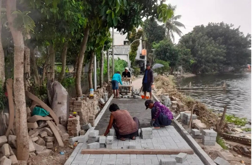 Pembangunan jogging track di Situ Tujuh Muara, RW 14, Kelurahan Bojongsari, Kota Depok. (Foto: Dok Doskiminfo Kota Depok)